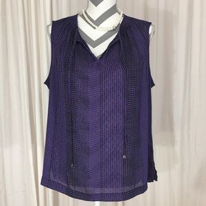Liz Claiborne Sleeveless top, ties at neck.